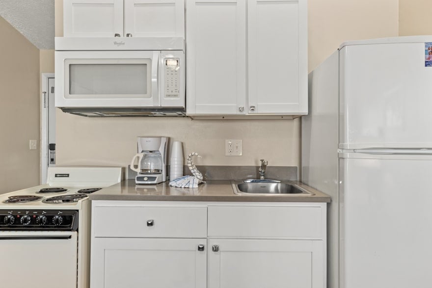 Studio-with-kitchen-Sleeps-2-2