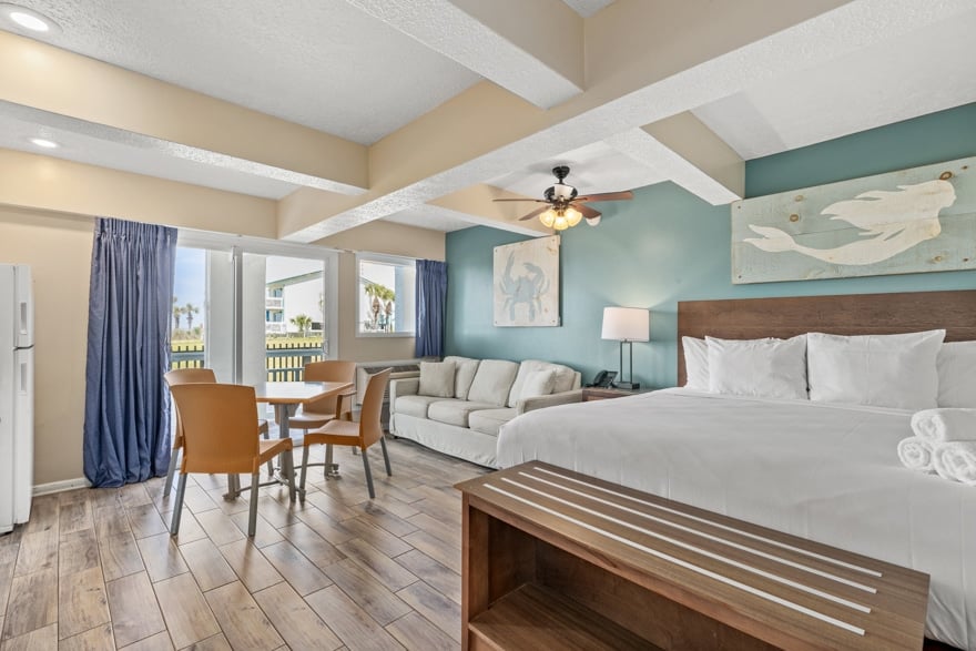 Studio-with-kitchen-Sleeps-4-King-Bed-1