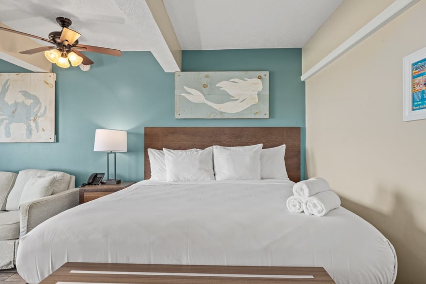 Studio-with-kitchen-Sleeps-4-King-Bed-2