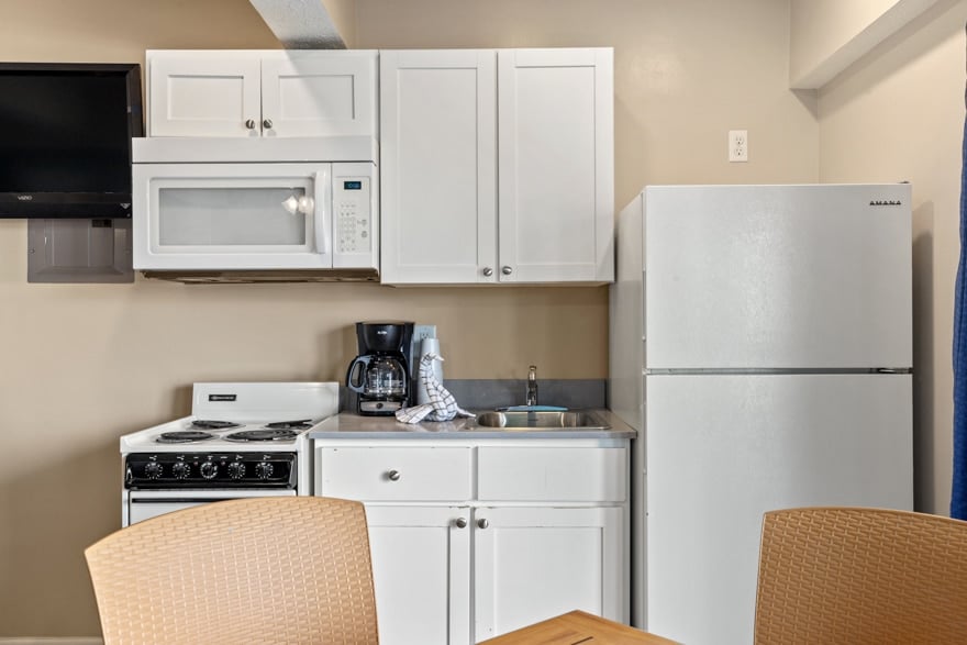 Studio-with-kitchen-Sleeps-4-King-Bed-3