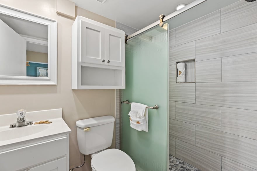 Studio-with-kitchen-Sleeps-4-King-Bed-5