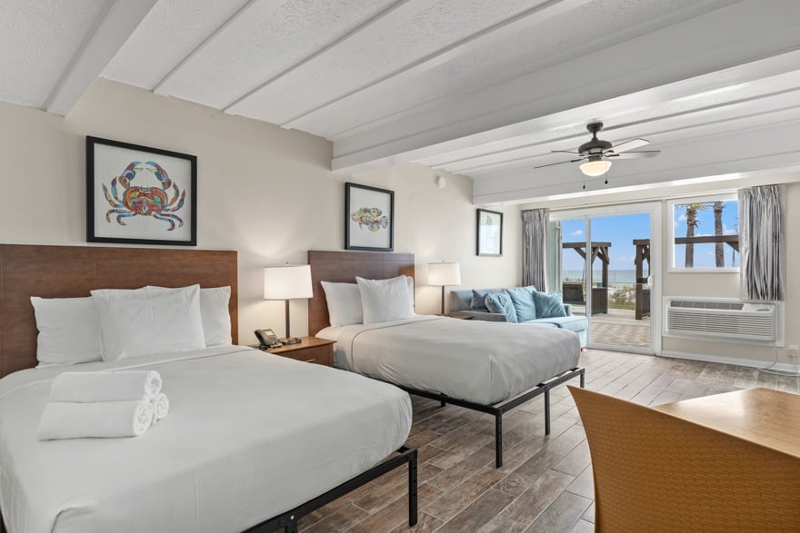 Studio-with-kitchen-Sleeps-6-1