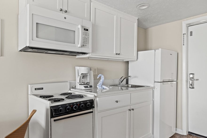 Studio-with-kitchen-Sleeps-6-2