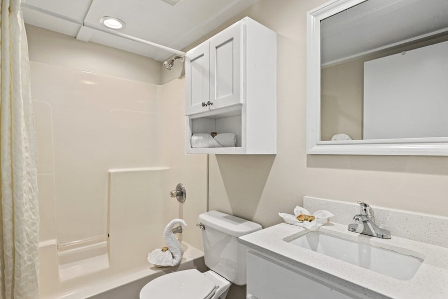 Studio-with-kitchen-Sleeps-6-5