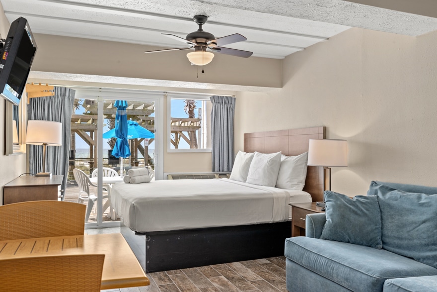 Studio-without-kitchen-Sleeps-4-King-Bed-1