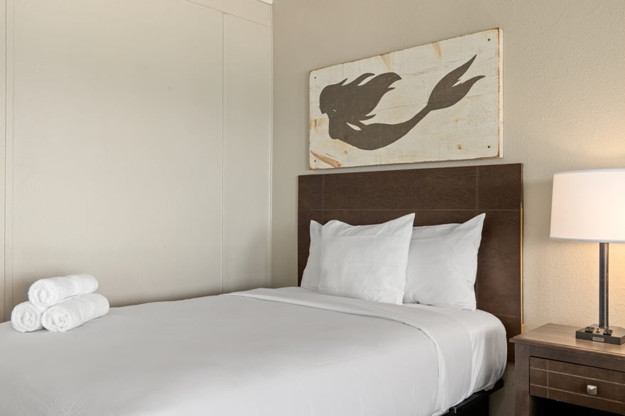 One-Bedroom-Suite-Sleeps-8-4-1