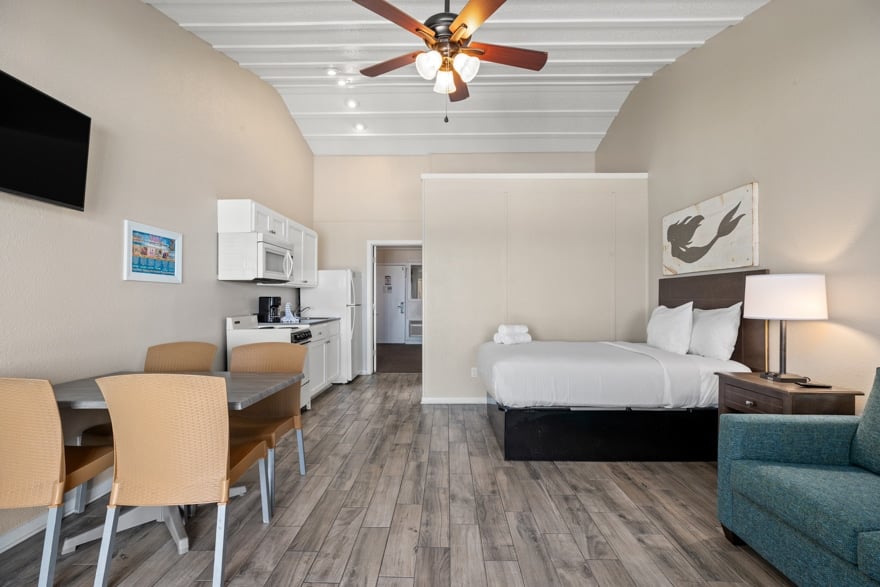 One-Bedroom-Suite-Sleeps-8-5-1